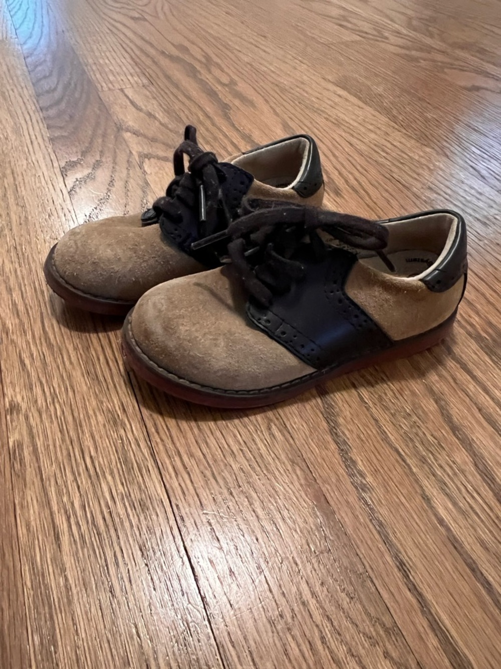 FootMates Tan and Black Kids Saddle Shoes